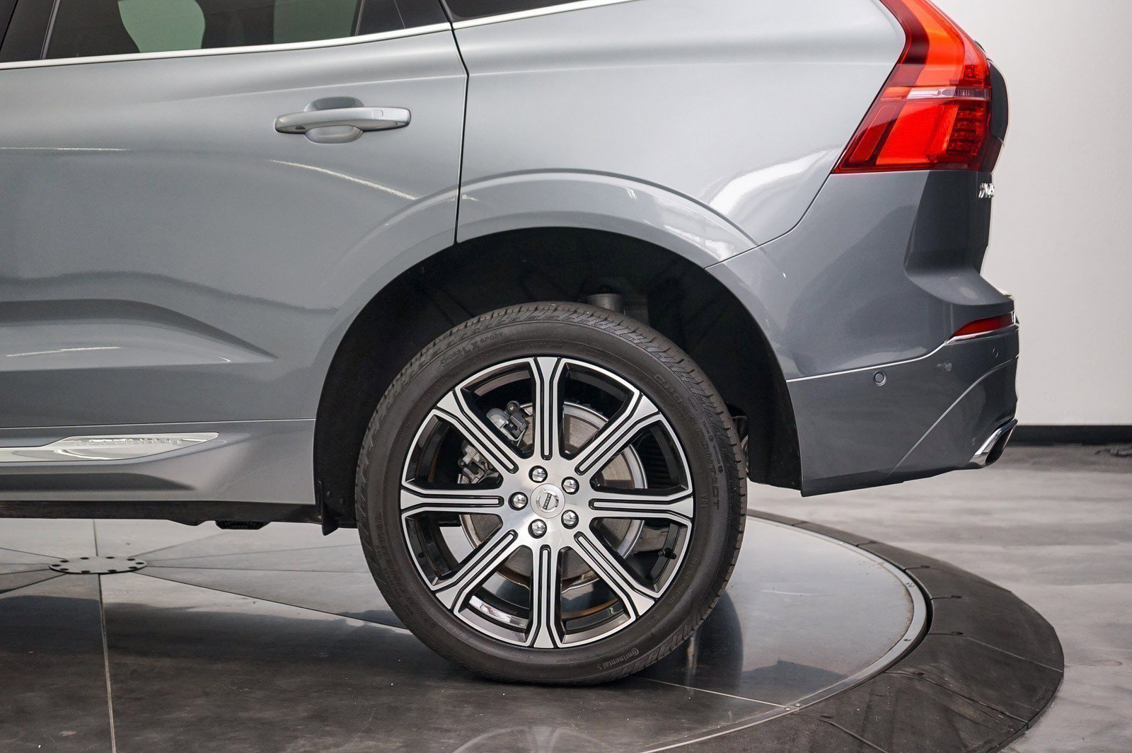 Used 2020 Volvo XC60 T8 Inscription w/ Protection Package Premier image 11