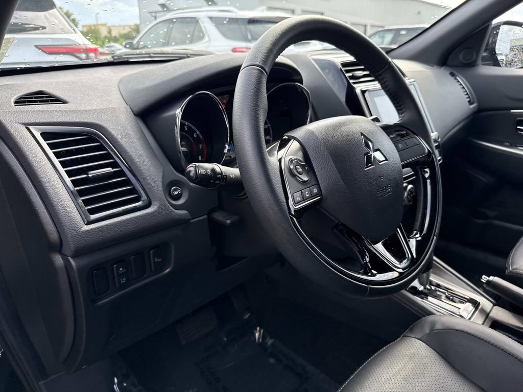 Used 2025 Mitsubishi Outlander Sport SEL image 19