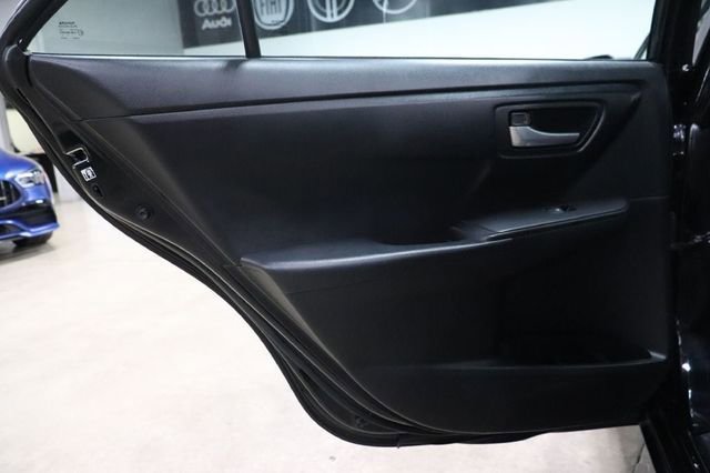 Used 2015 Toyota Camry SE FWD image 19