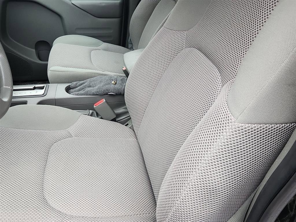 Used 2016 Nissan Frontier SV image 11