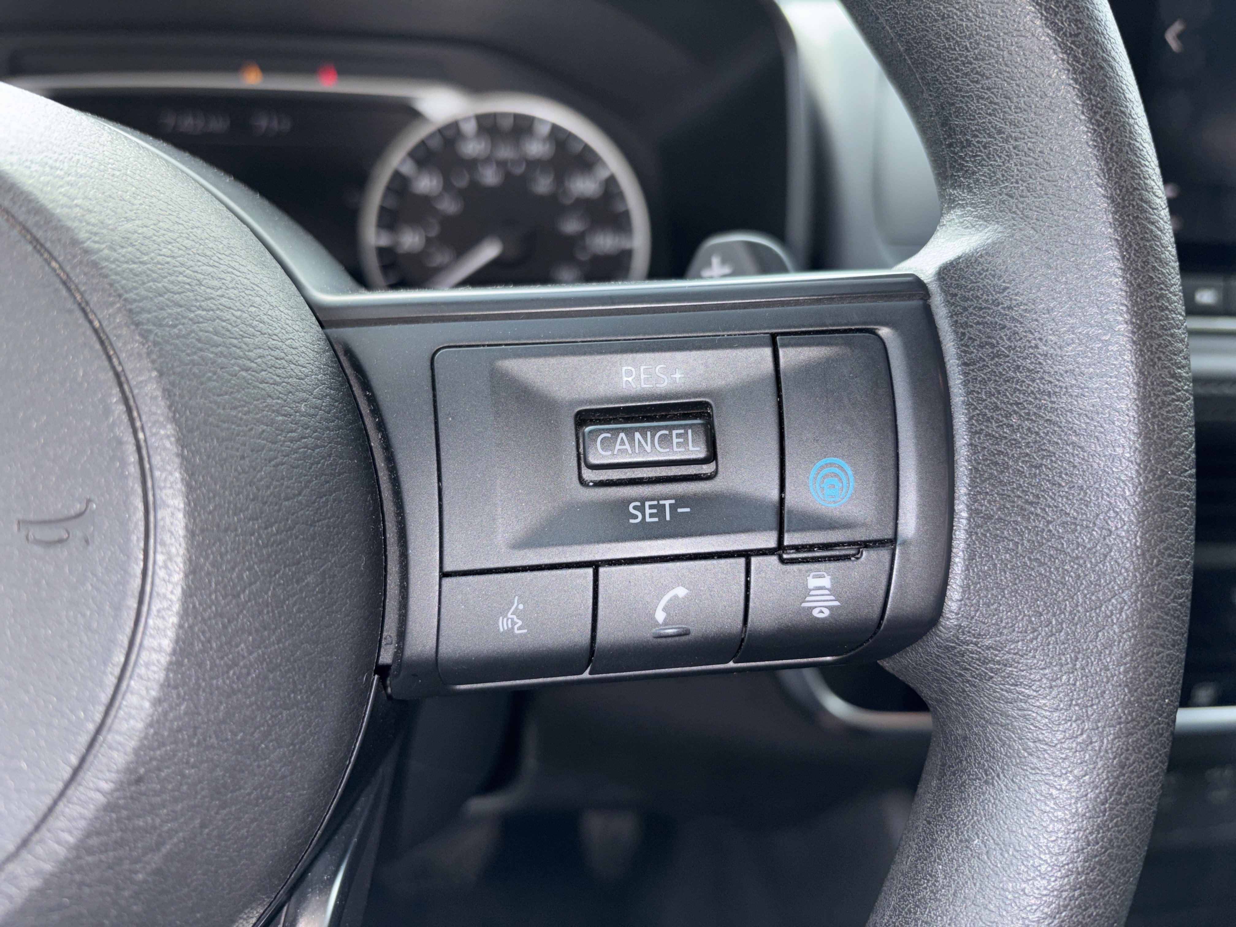 Used 2024 Nissan Rogue SV AWD/4WD image 19