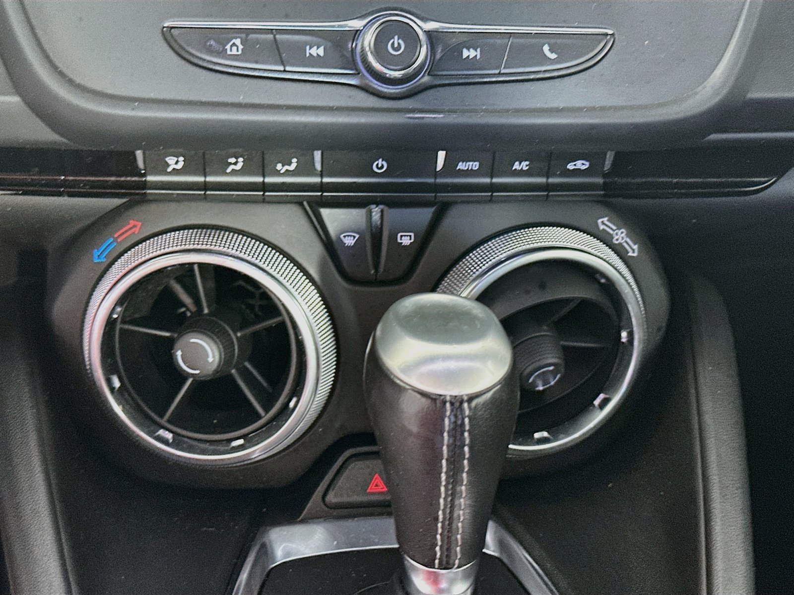 Used 2022 Chevrolet Camaro LT RWD image 15