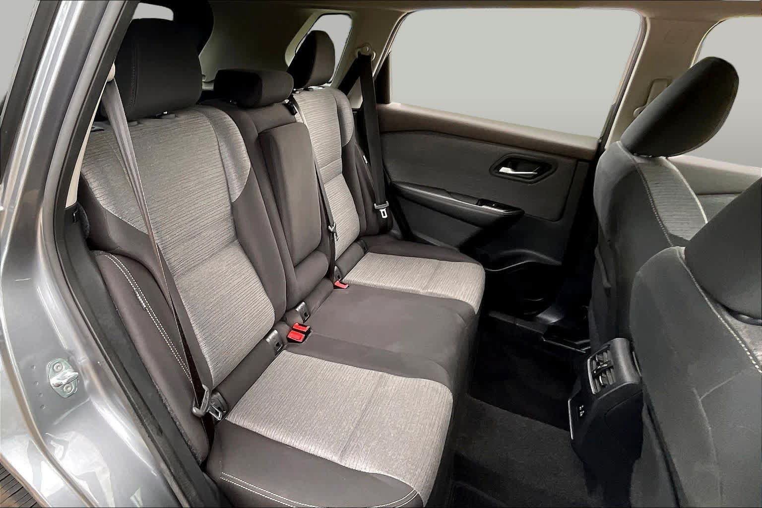 Used 2022 Nissan Rogue SV FWD image 19