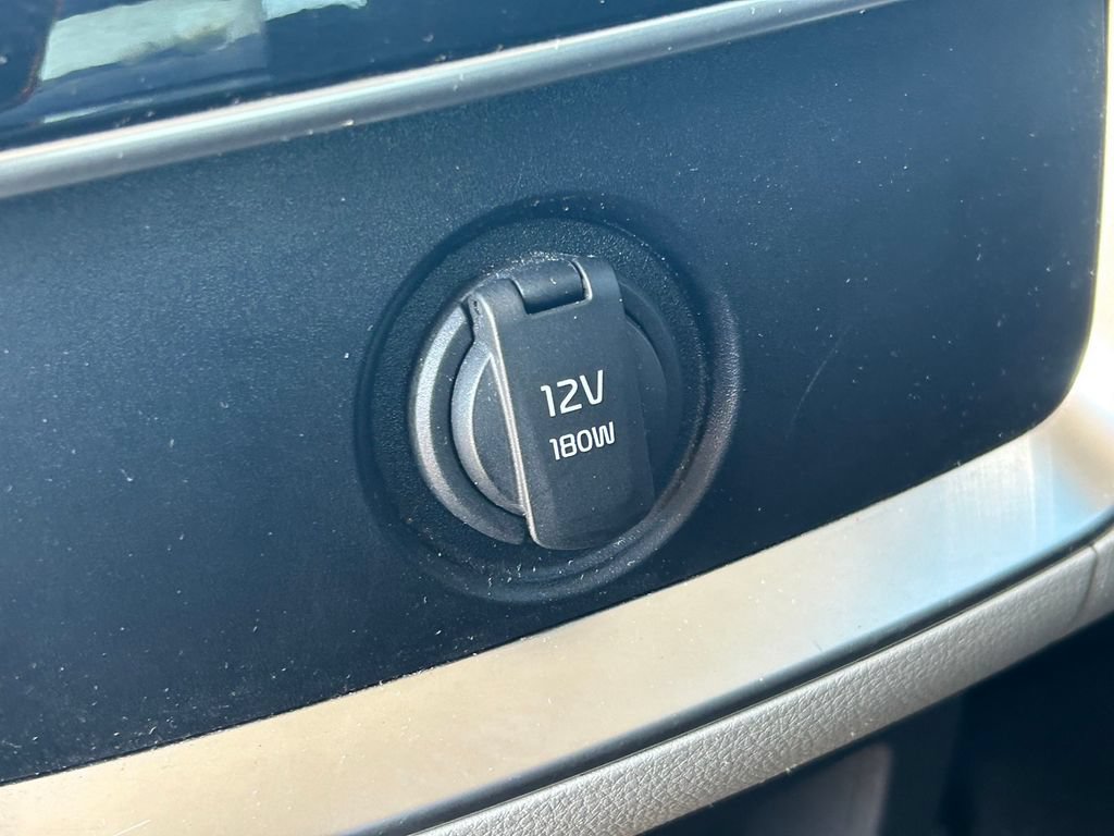Used 2023 Kia Carnival EX FWD image 20