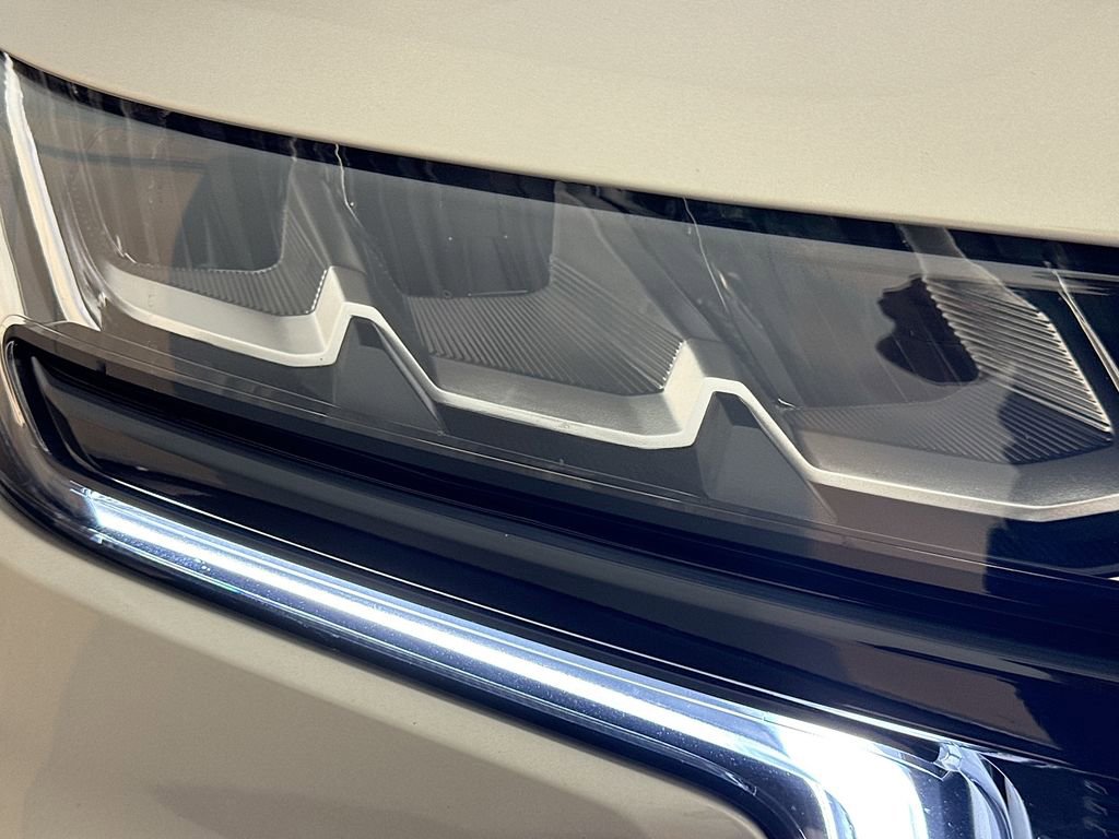 Used 2023 Chevrolet Suburban RST w/ Luxury Package image 38