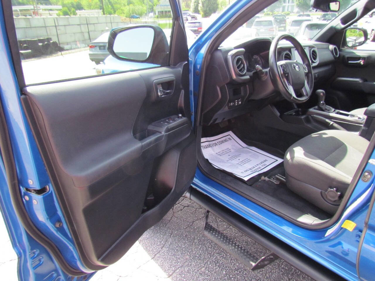 Used 2017 Toyota Tacoma TRD Sport image 9