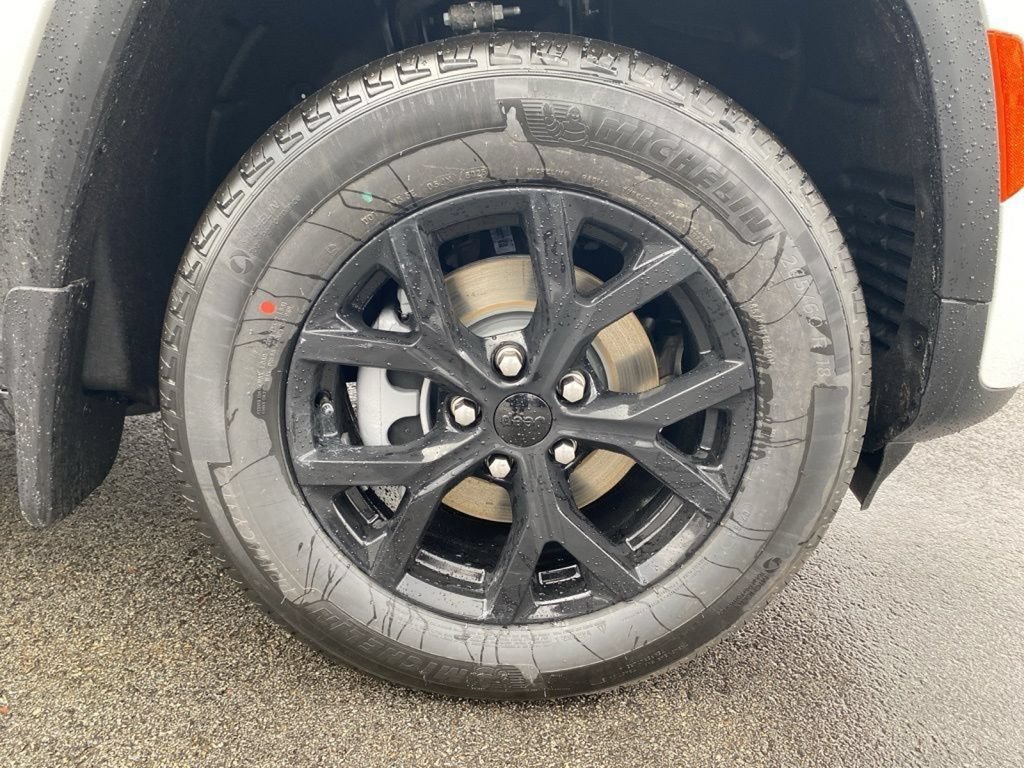 New 2026 Jeep Grand Cherokee Altitude AWD/4WD image 9