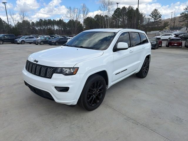 Used 2020 Jeep Grand Cherokee Altitude image 3