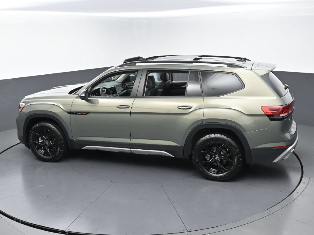Used 2025 Volkswagen Atlas Peak Edition SE AWD/4WD image 43