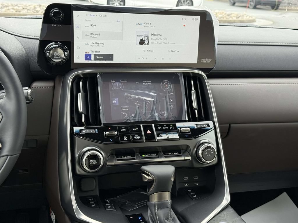Used 2026 Lexus LX 600 4WD w/ Accessory Package (2T) image 18