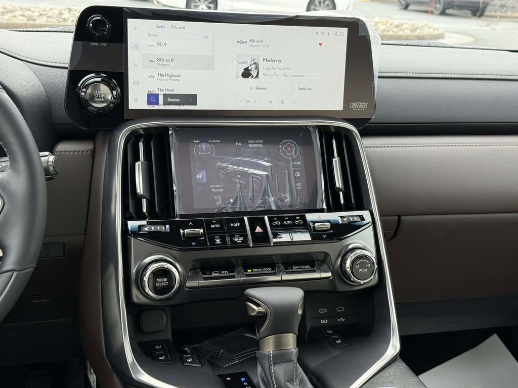 Used 2026 Lexus LX 600 4WD w/ Accessory Package (2T) image 18