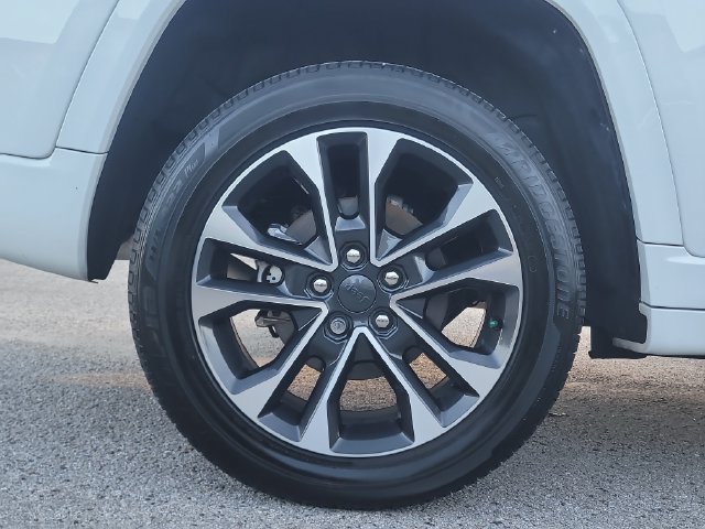 Used 2023 Jeep Grand Cherokee Overland AWD/4WD image 8