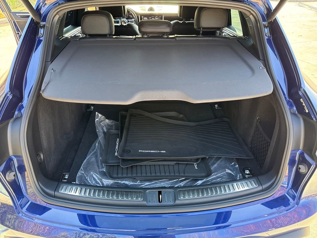 Used 2023 Porsche Macan Turbo image 27