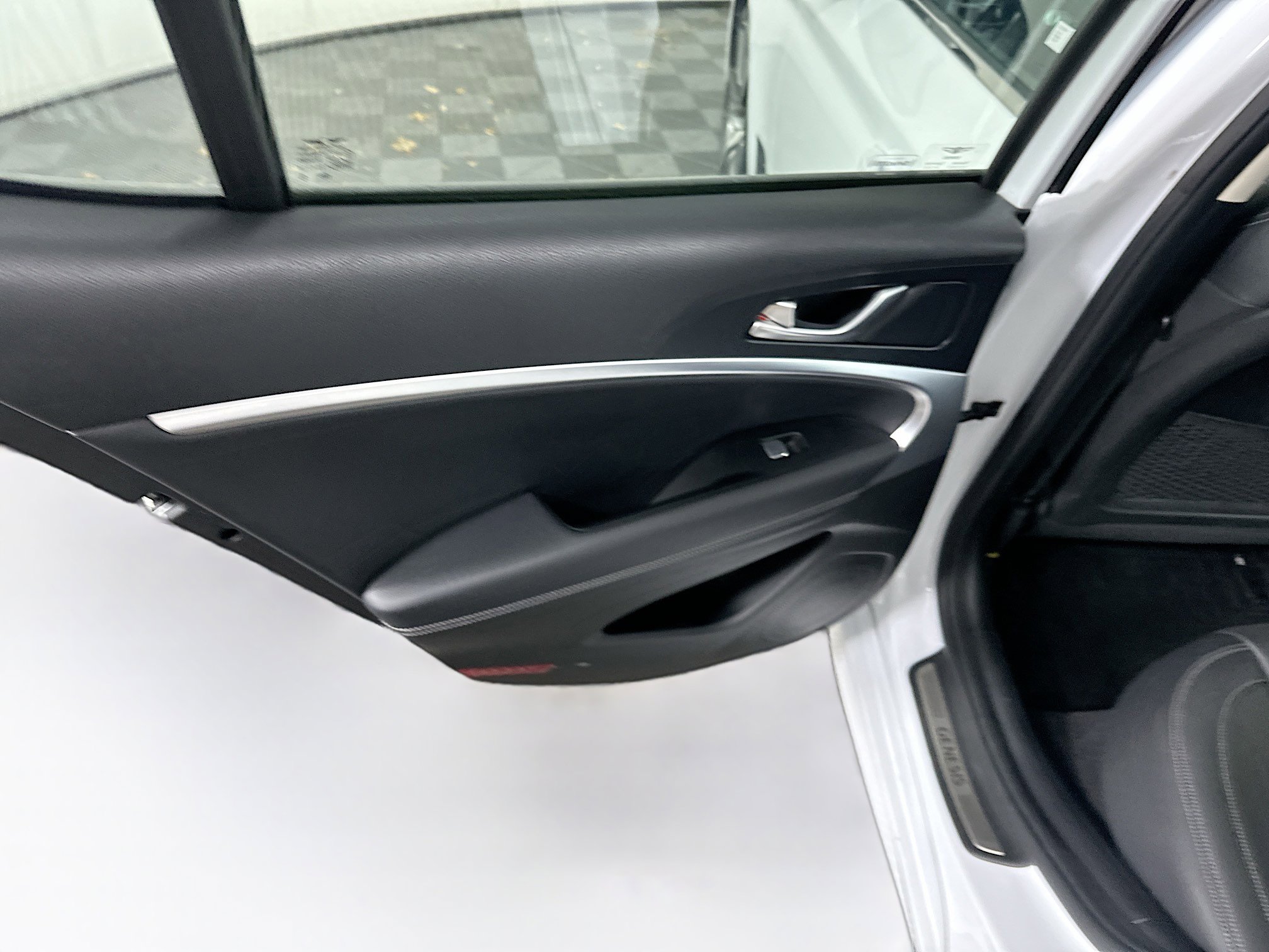 Used 2025 Genesis G70 2.5T RWD image 26