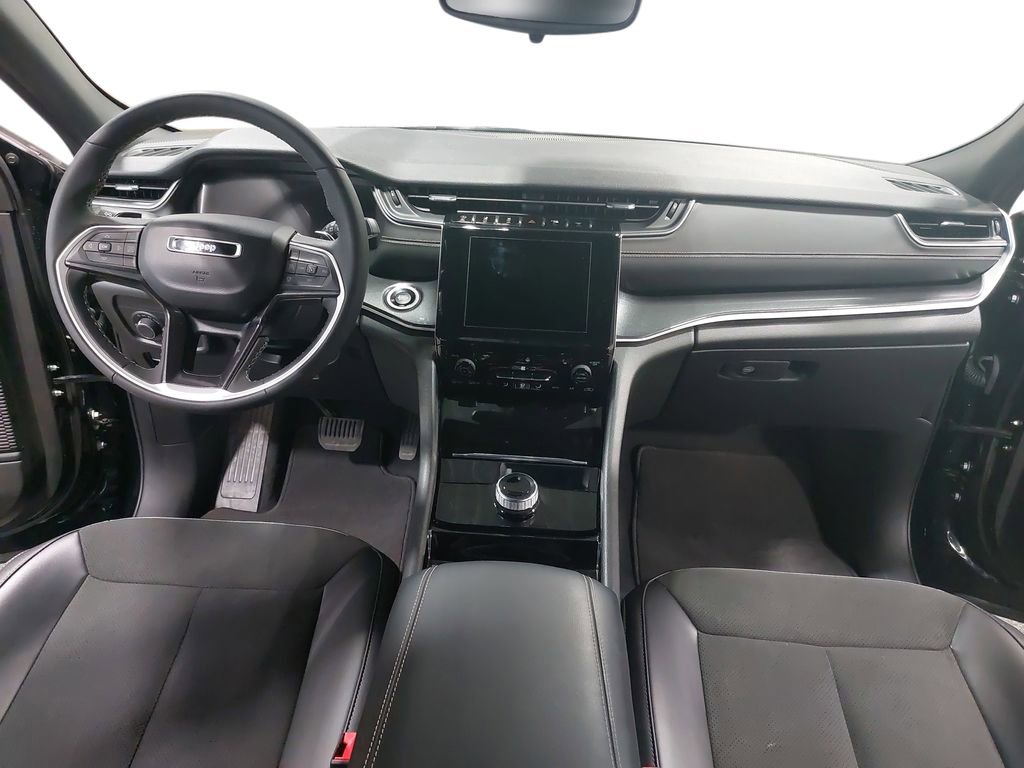 Used 2023 Jeep Grand Cherokee Altitude AWD/4WD image 9