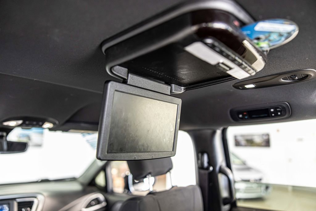 Used 2019 Chrysler Pacifica Touring Plus w/ S Appearance Package FWD image 38