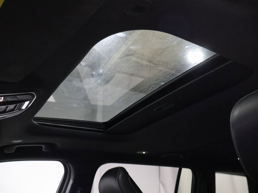 Used 2023 Jeep Grand Cherokee L Laredo image 33