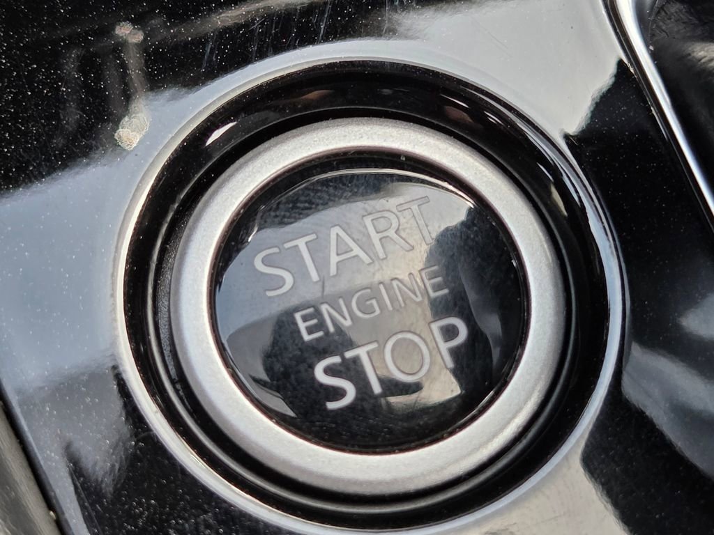 Used 2024 Nissan Kicks SR w/ SR Premium Package image 39