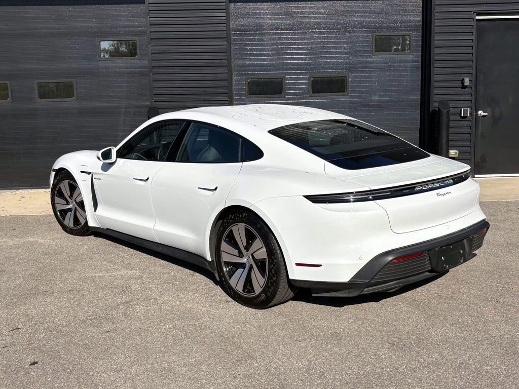 Used 2025 Porsche Taycan image 3