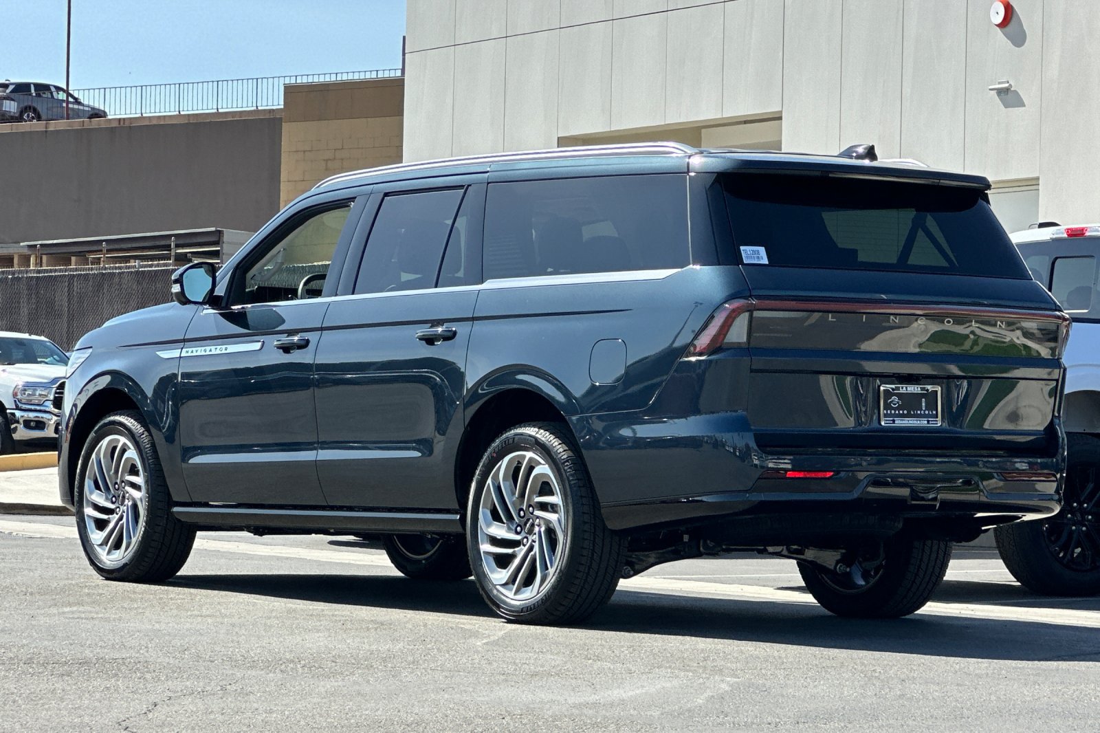New 2026 Lincoln Navigator L Reserve AWD/4WD image 5
