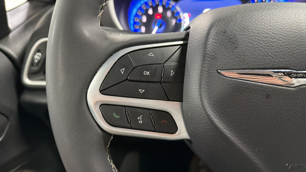 Used 2025 Chrysler Pacifica Select FWD image 22