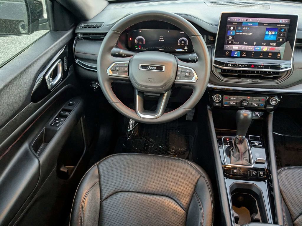 Used 2025 Jeep Compass Trailhawk w/ Trailhawk Elite Group image 16