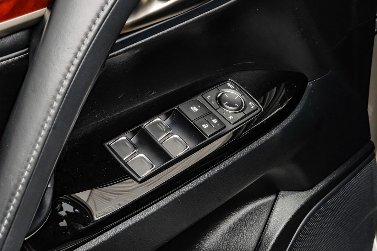 Used 2019 Lexus LX 570 4WD w/ Luxury Package image 37
