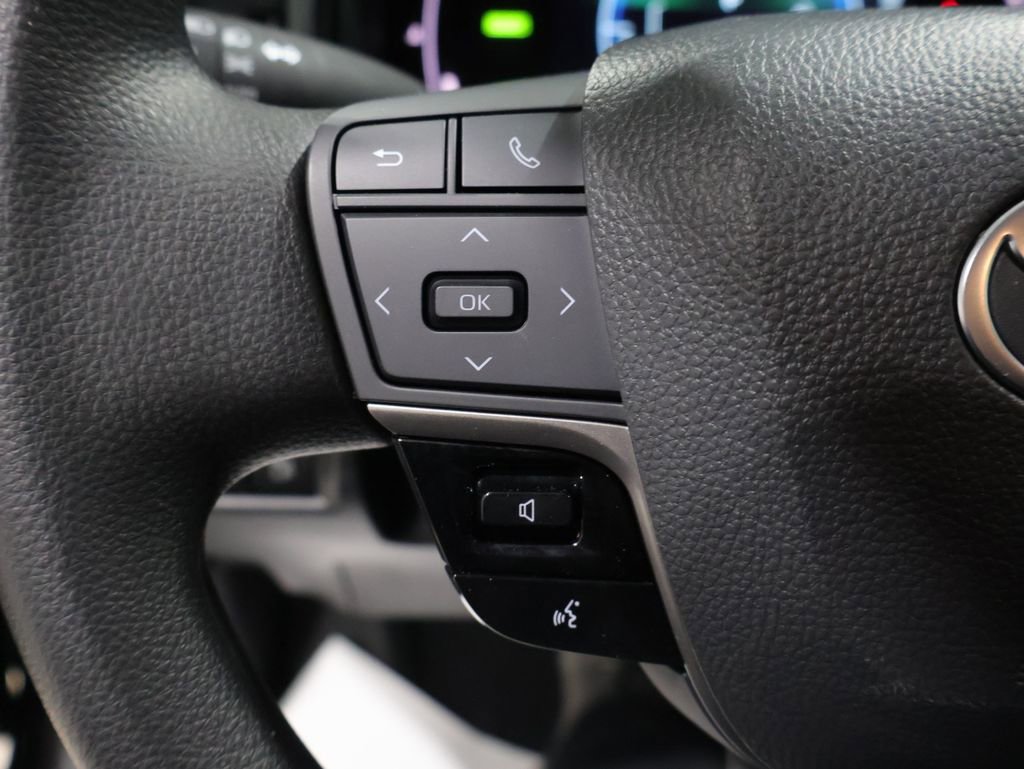 Used 2025 Toyota Camry LE image 32