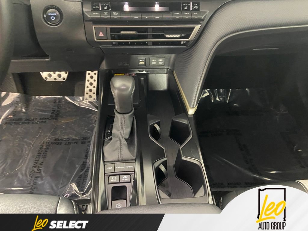 Used 2025 Toyota Camry SE FWD image 15
