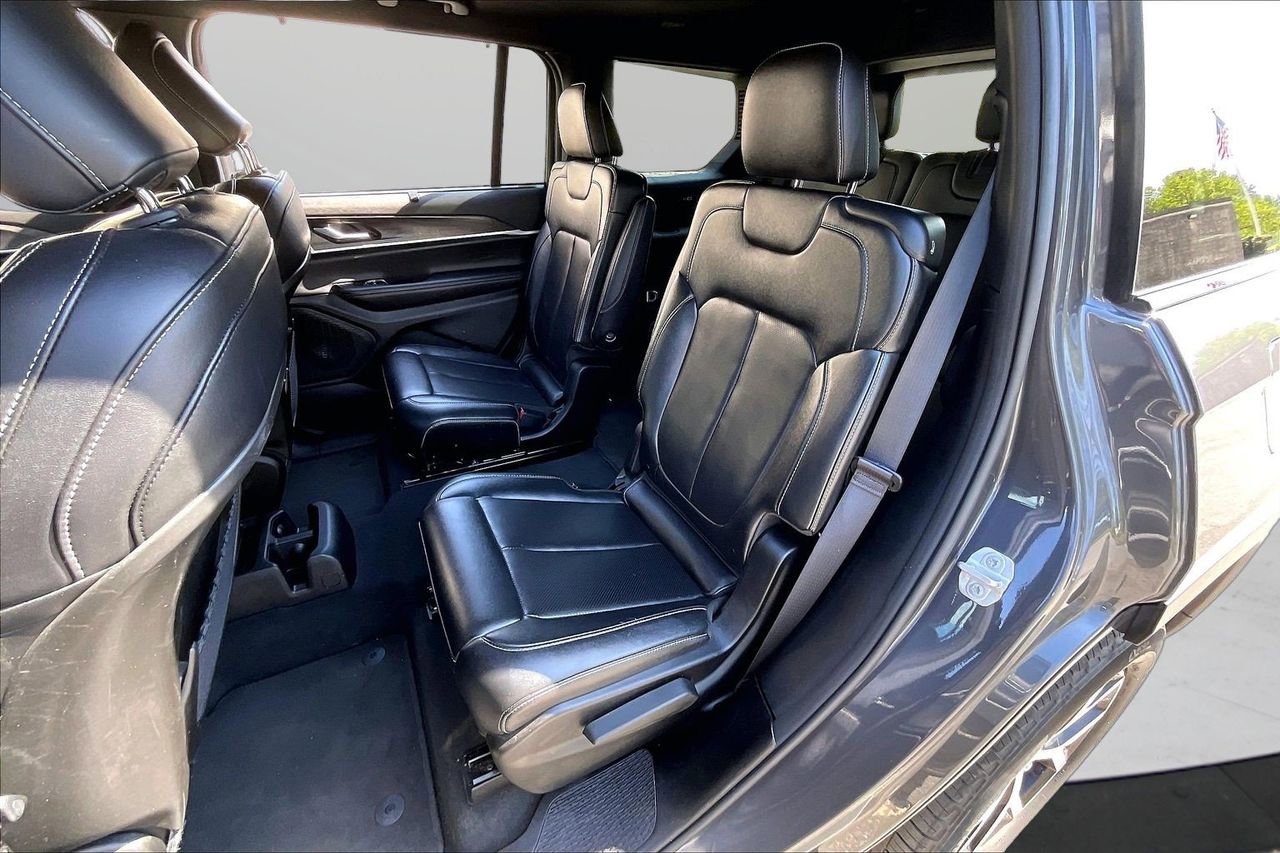 Used 2024 Jeep Grand Cherokee L Limited w/ Luxury Tech Group II image 24