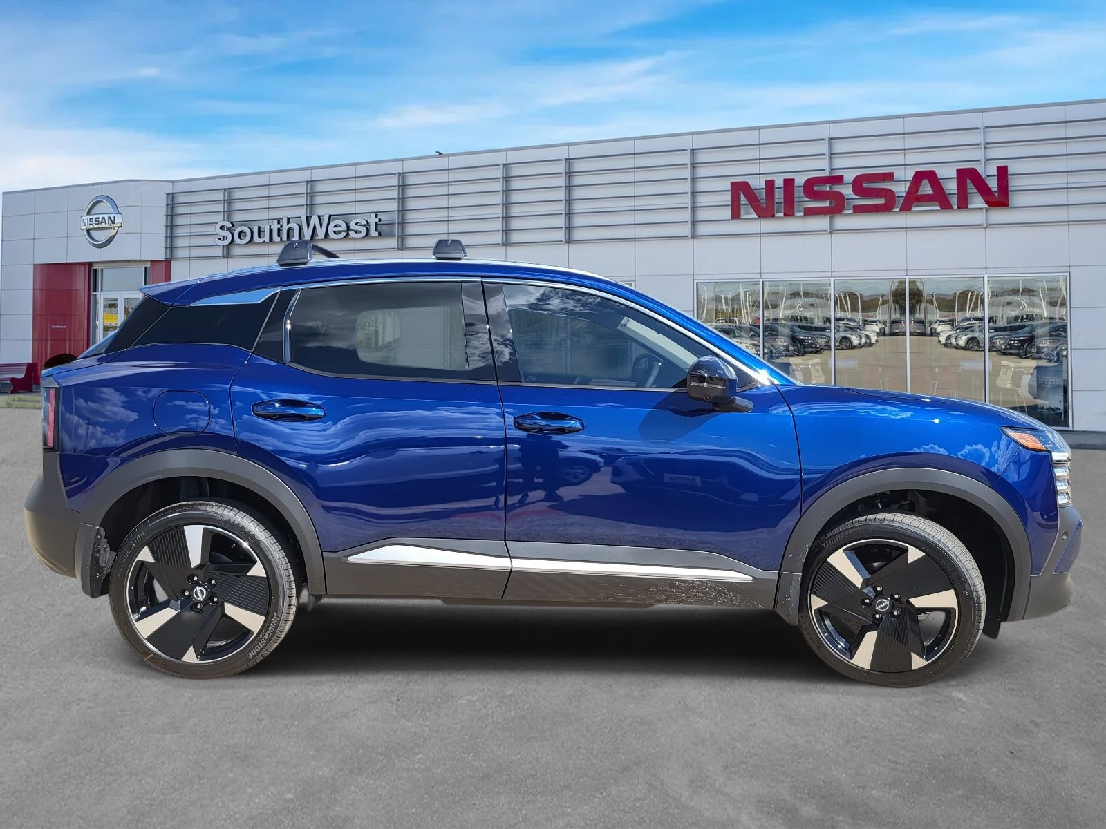 New 2026 Nissan Kicks SR FWD image 5