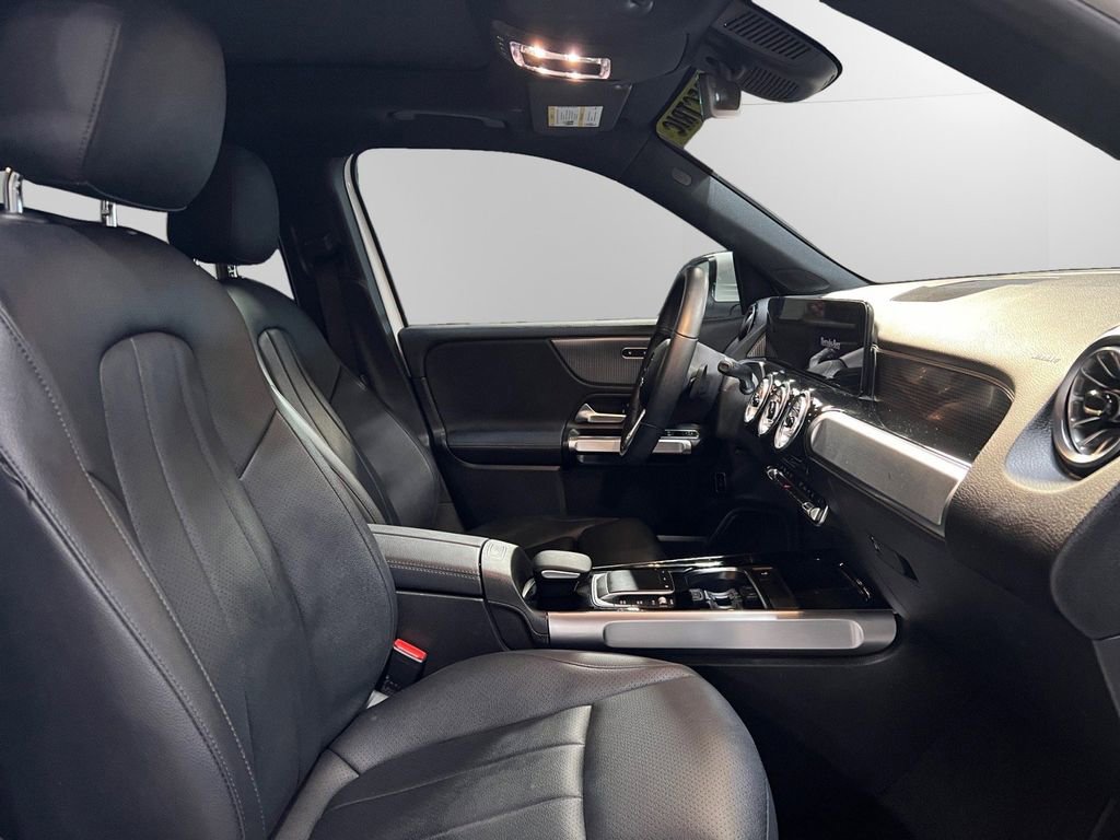 Used 2022 Mercedes-Benz EQB 300 4MATIC image 15