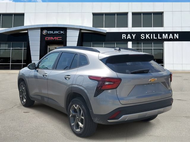 Used 2025 Chevrolet Trax LT w/ LT Convenience Package FWD image 4