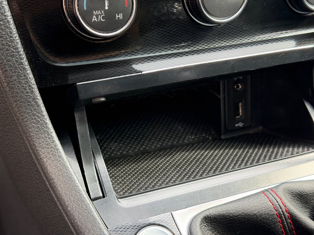 Used 2017 Volkswagen GTI SE FWD image 31