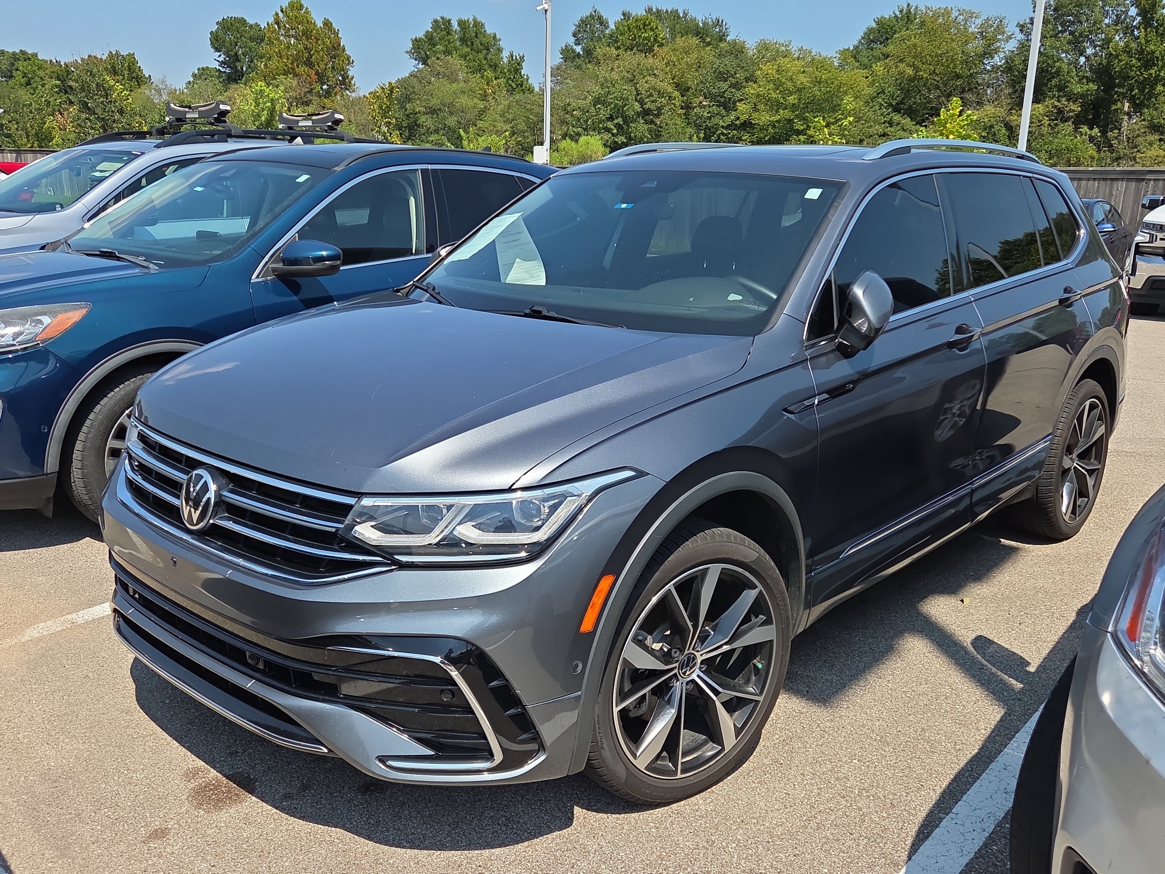Used 2022 Volkswagen Tiguan SEL R-Line AWD/4WD image 3