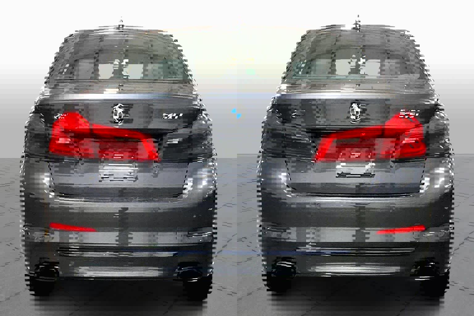 Used 2019 BMW 540i xDrive w/ Convenience Package image 4