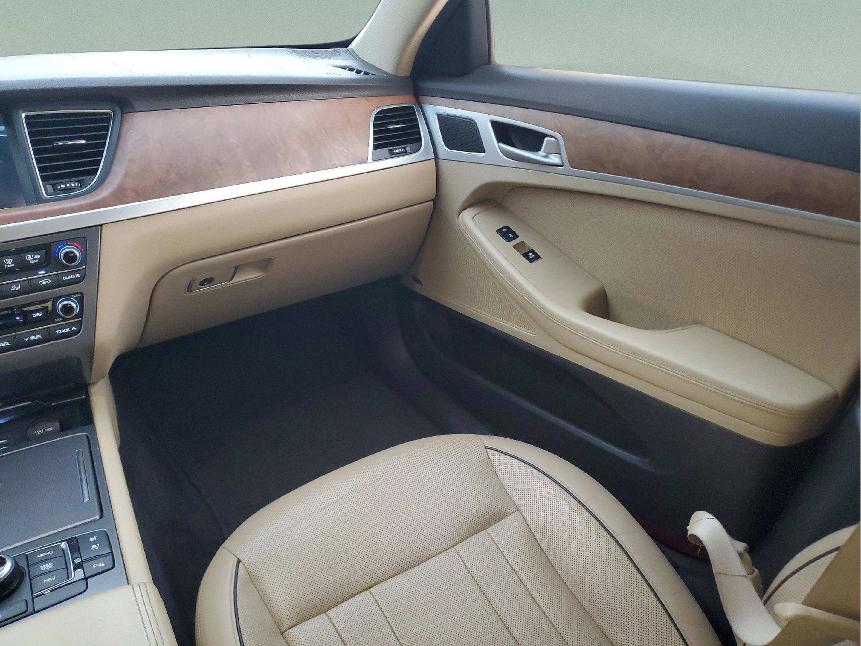 Used 2015 Hyundai Genesis 3.8 w/ Option Group 04 image 14