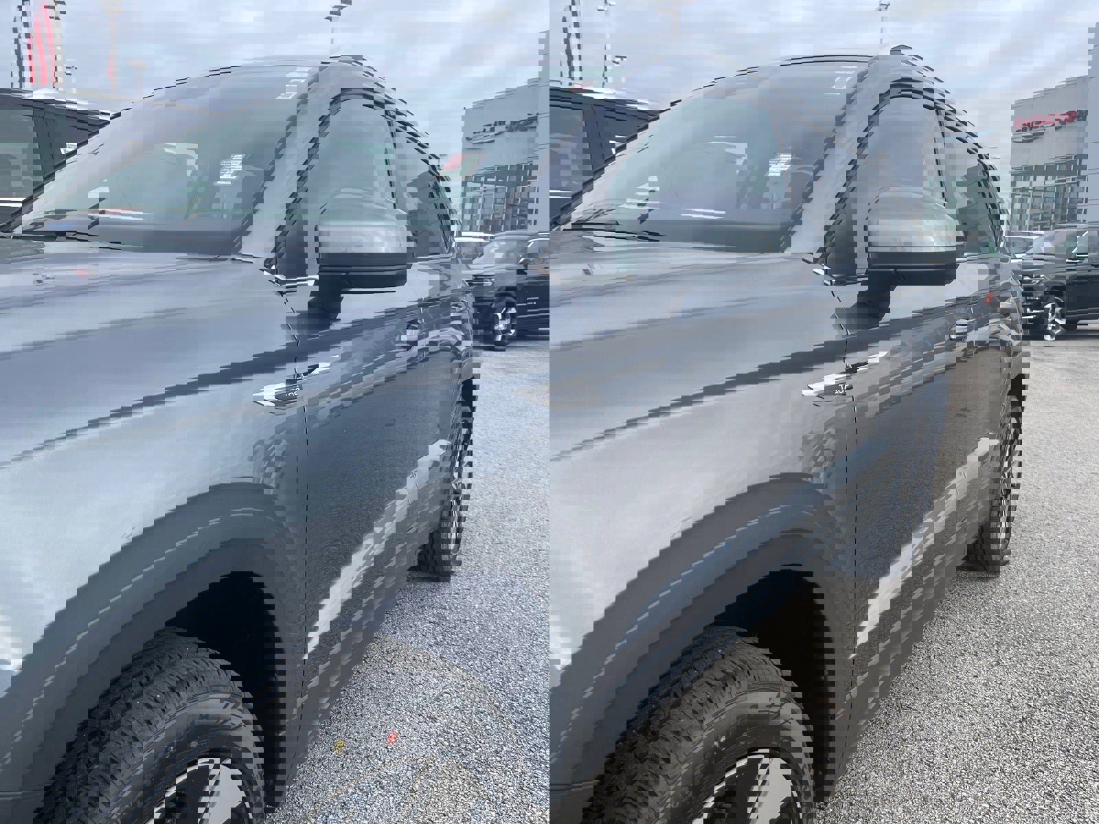 Used 2024 Volkswagen Taos SE image 5