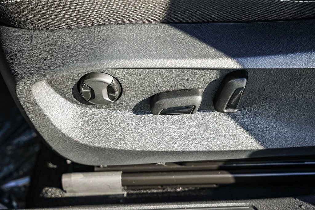 New 2026 Volkswagen Taos SE image 33