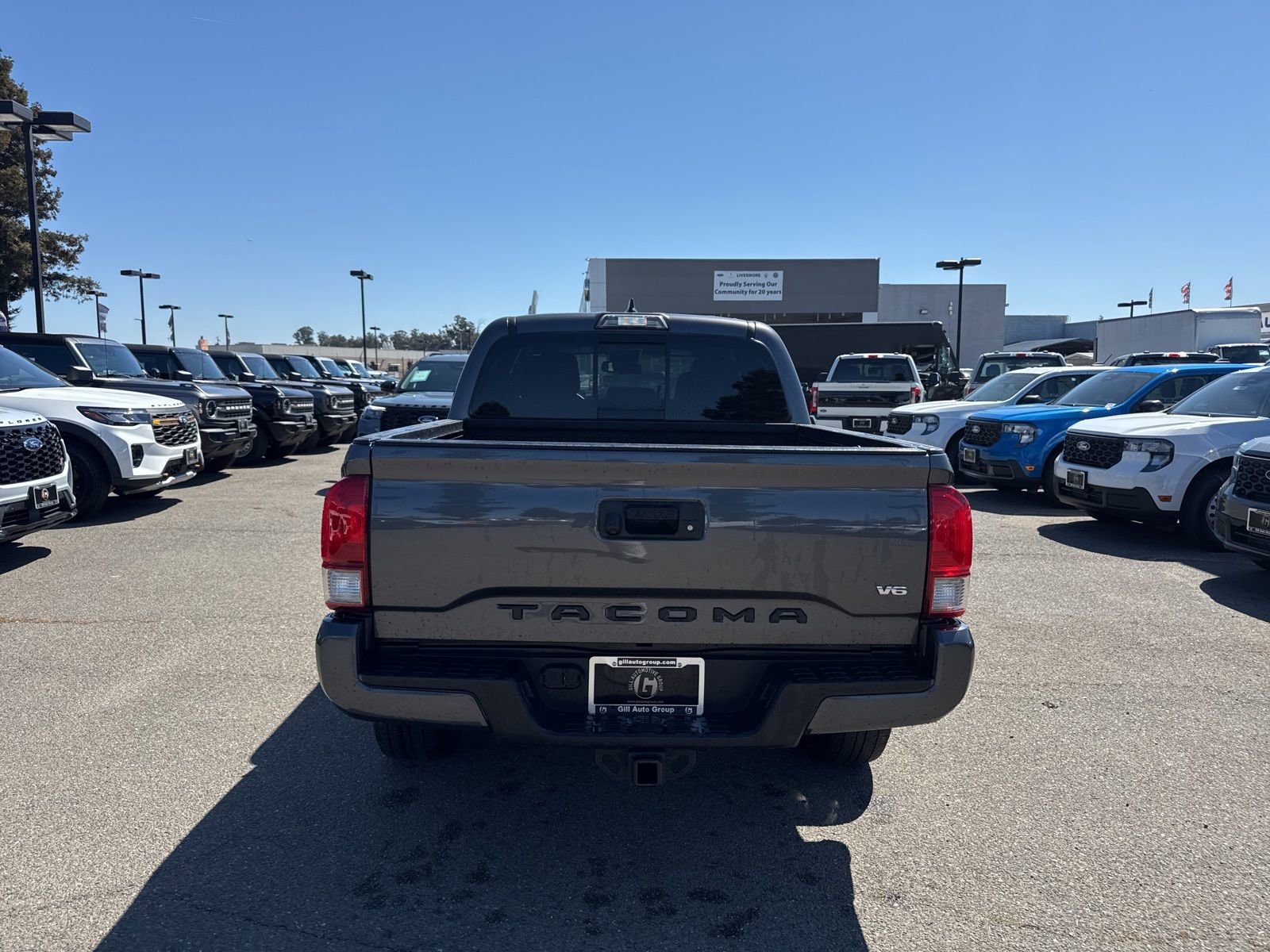 Used 2017 Toyota Tacoma TRD Sport w/ Tow Package (A/T) image 7