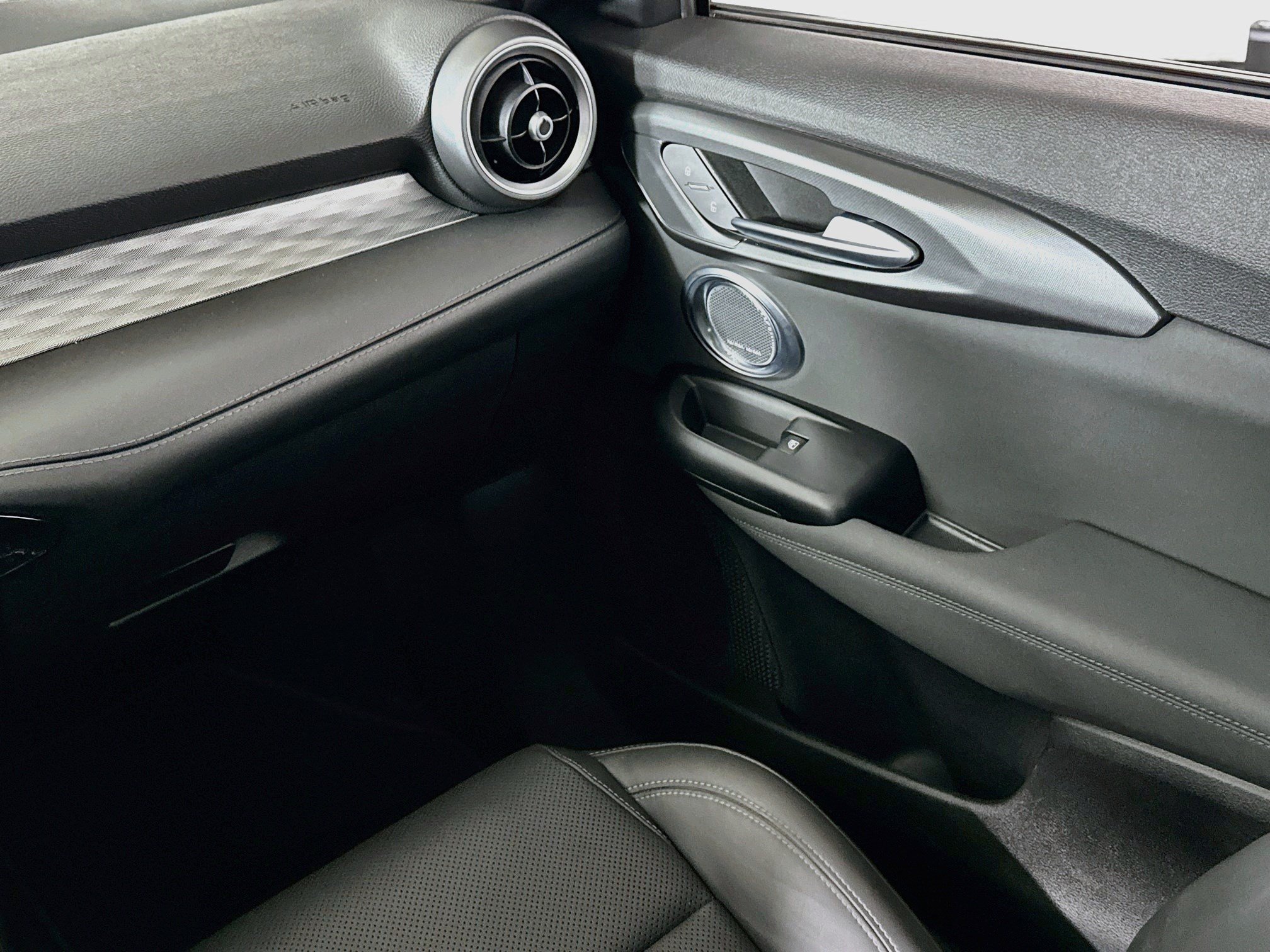Used 2024 Alfa Romeo Tonale Veloce AWD/4WD image 22