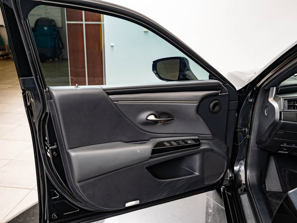 Used 2022 Lexus ES 300h w/ Accessory Package 2 FWD image 24
