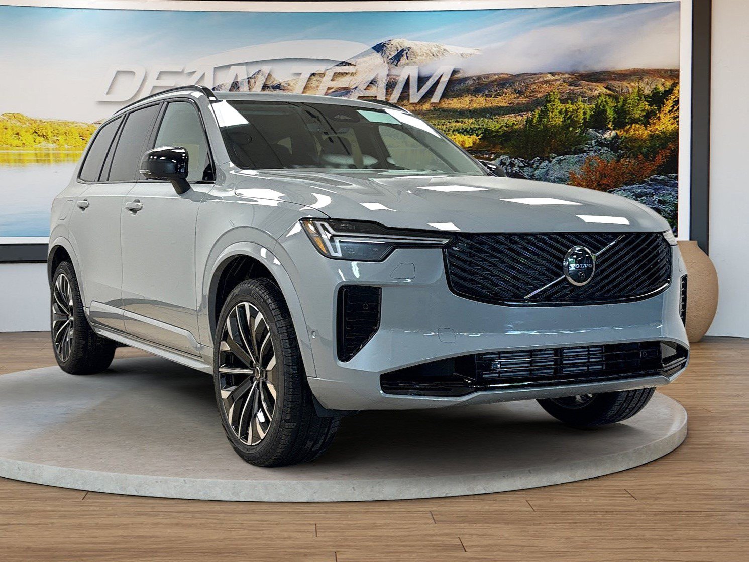 New 2026 Volvo XC90 T8 Ultra w/ Protection Package AWD/4WD image 3