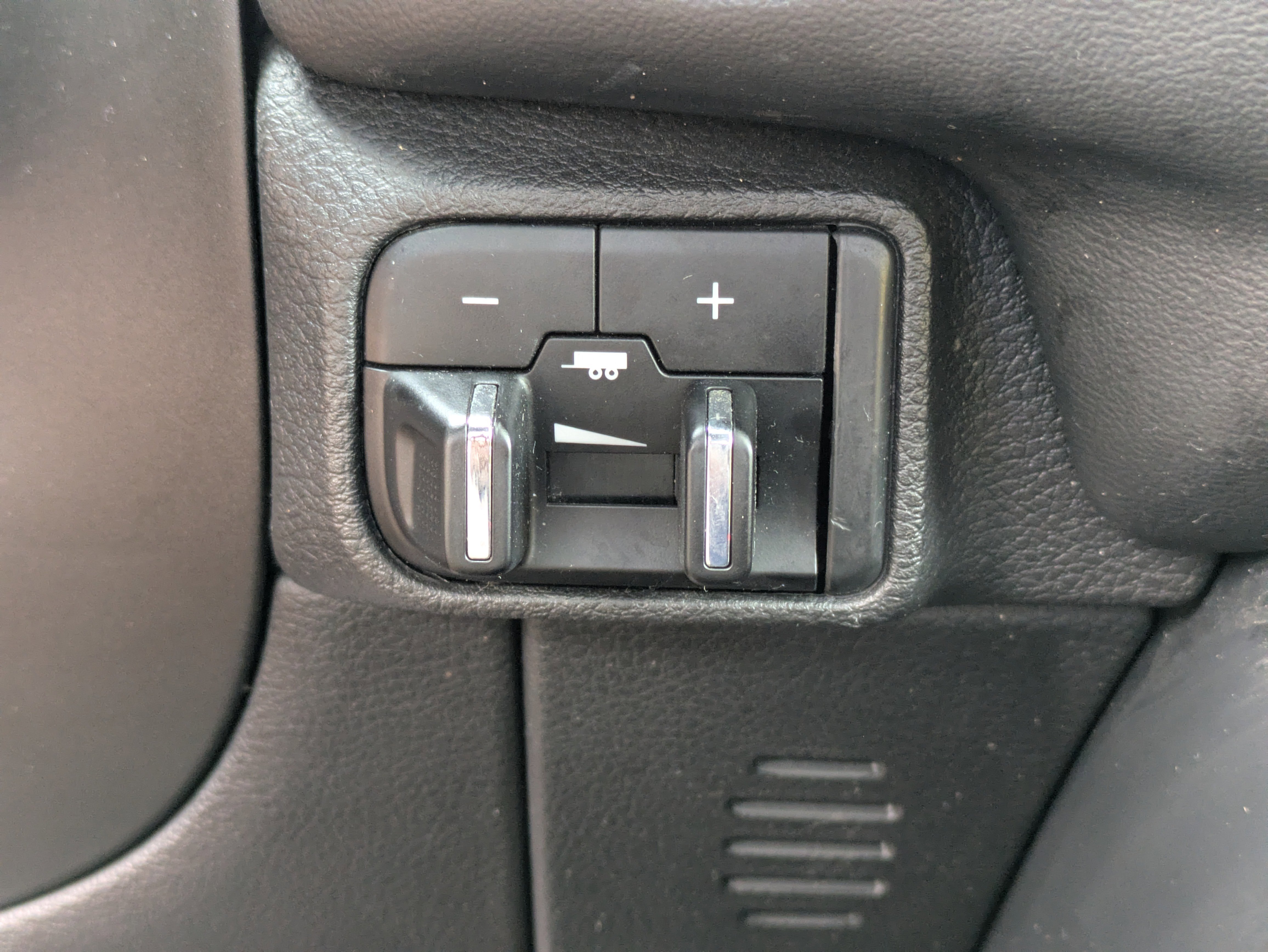 Used 2023 Dodge Durango GT image 31