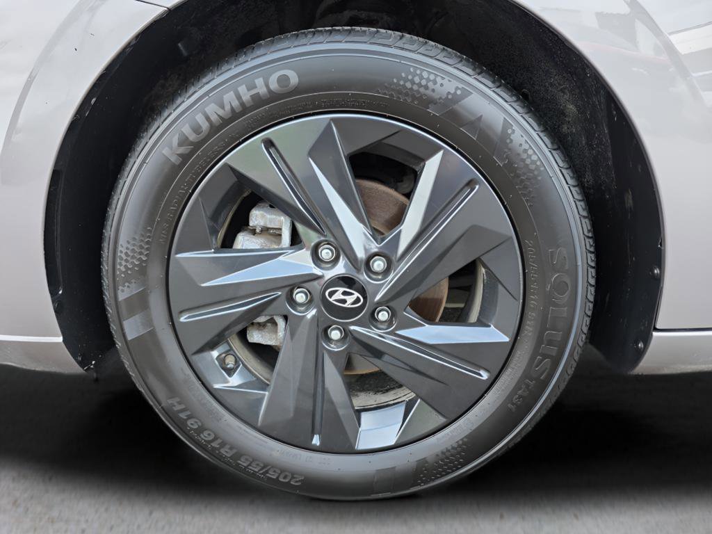 Used 2023 Hyundai Elantra SEL image 11
