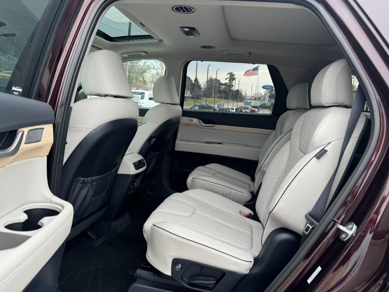 Used 2023 Hyundai Palisade Limited w/ Cargo Package image 10