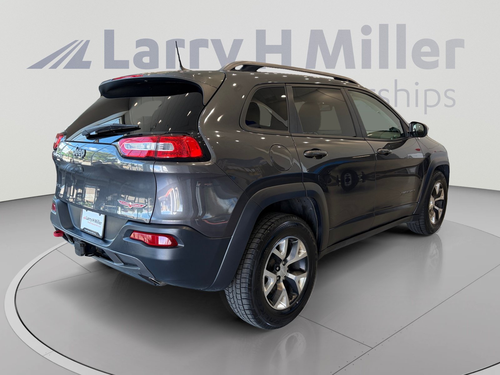 Used 2016 Jeep Cherokee Trailhawk w/ Cold Weather Group AWD/4WD image 5