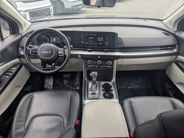 Used 2024 Kia Carnival LX FWD image 12