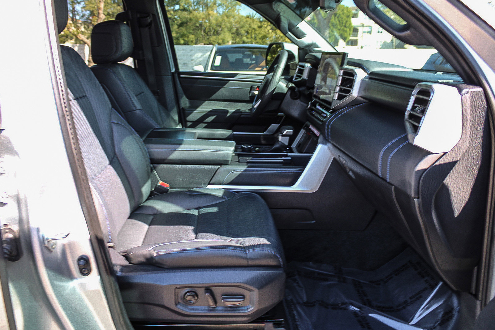 Used 2025 Toyota Tundra Platinum image 17