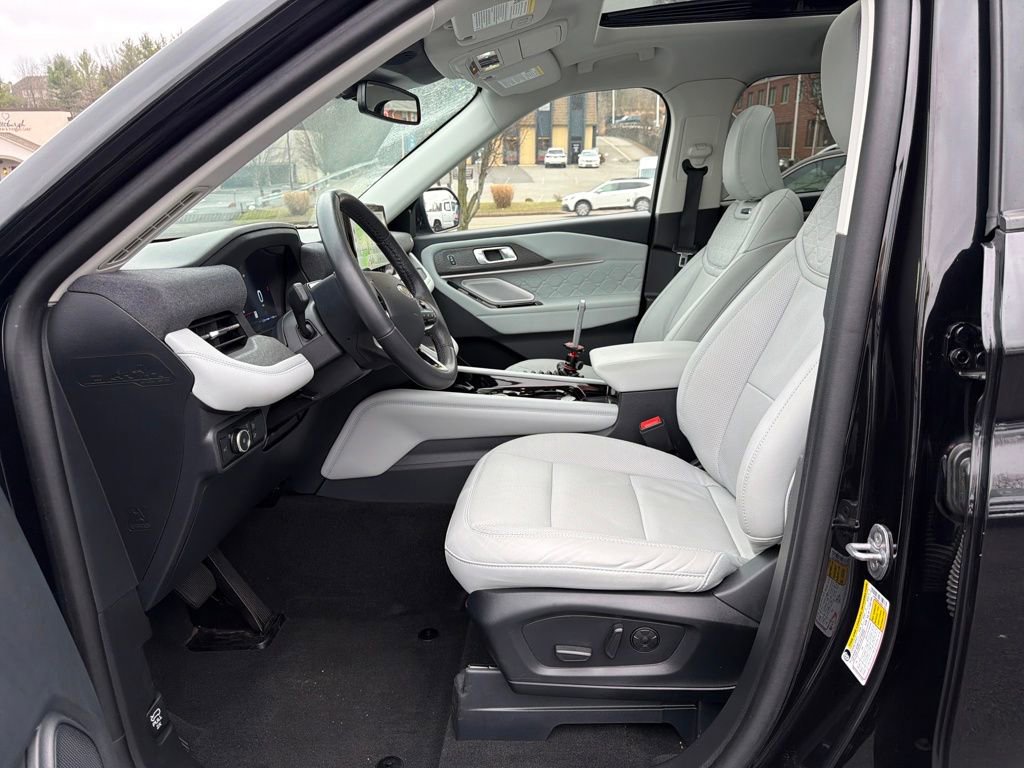 Used 2025 Ford Explorer Platinum w/ Ultimate Package image 20